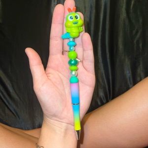 Doorable pen